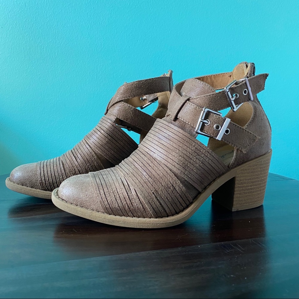 Block heel boots